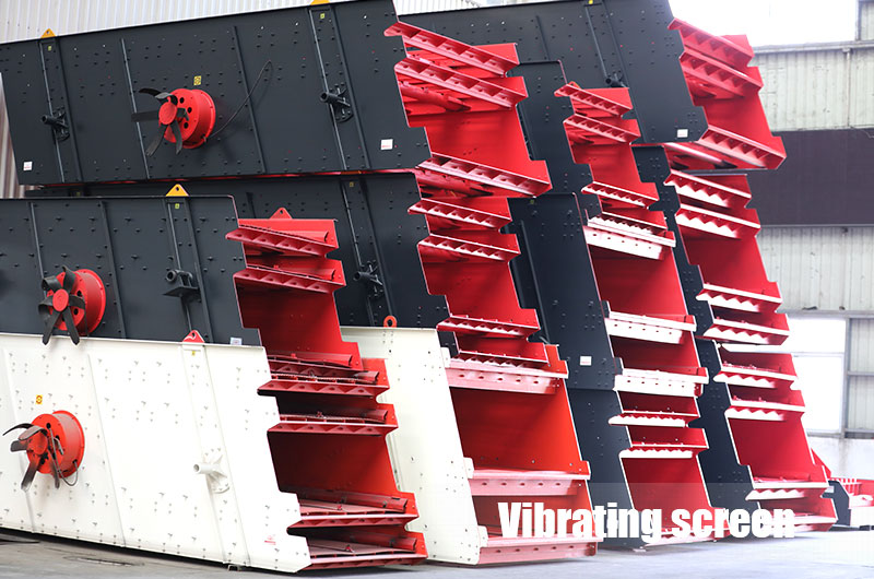 The crushed gold ore is screened by a vibrating screen. 